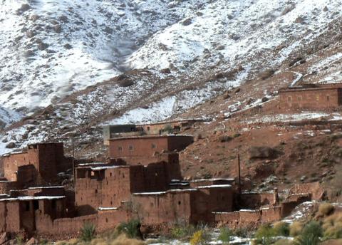 village berbère sous la neige