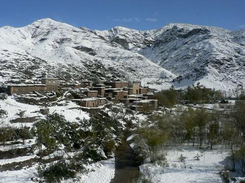 village berbère sous la neige