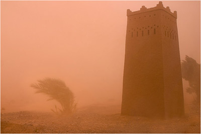 Tempête de sable dans le désert marocain